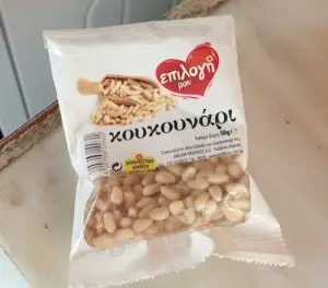 8. En fin de cuisson, ajouter le sel, le poivre, les pignons