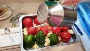 Verser un bon filet d’huile d’olive