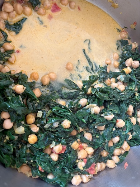 Curry crèmeux pois chiches épinards